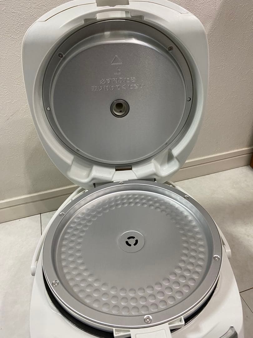 2024年製美品★東芝 炊飯器5.5合　RC -10HK