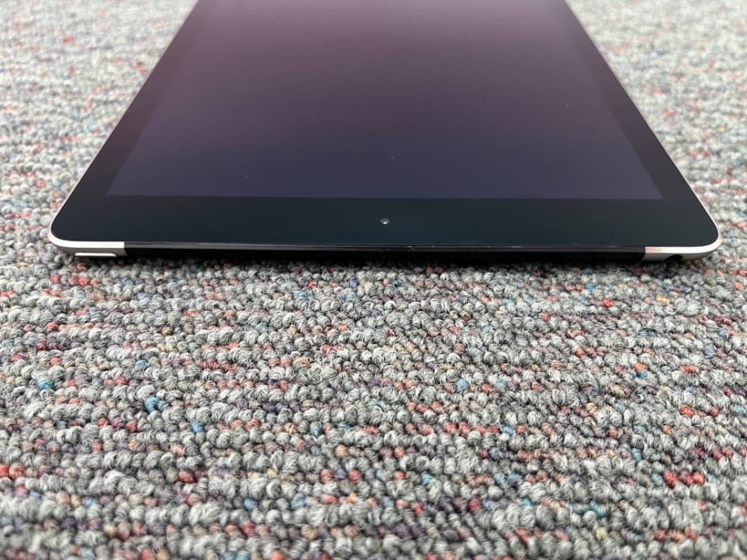 iPad Air2　Wi-Fi+Cellular　simフリー　f852