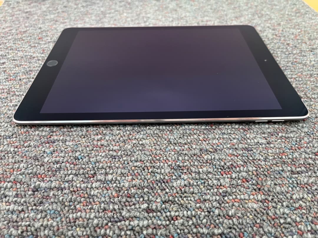 iPad Air2　Wi-Fi+Cellular　simフリー　f852