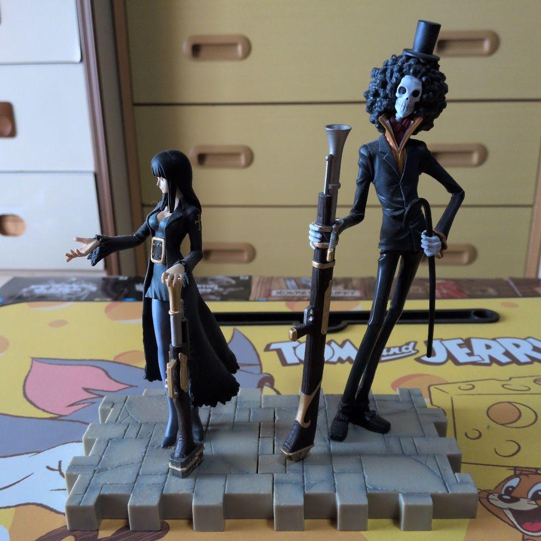 ワンピースフィギュアまとめ売り激レアです。