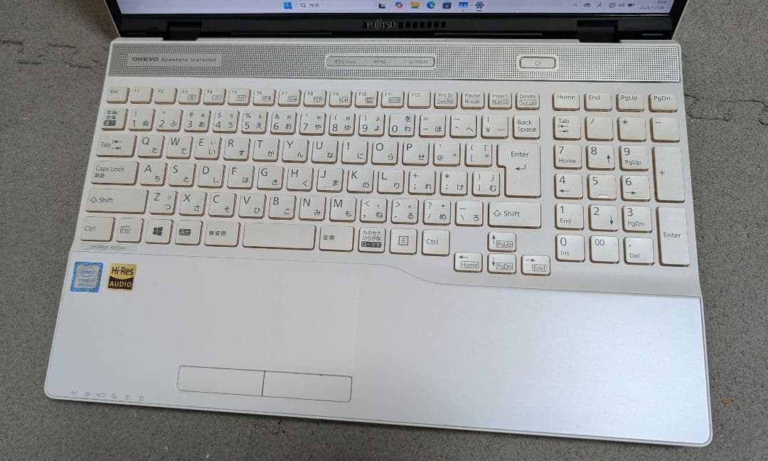 Fujitsu LifeBook AH53/C2 Core i7第8世代