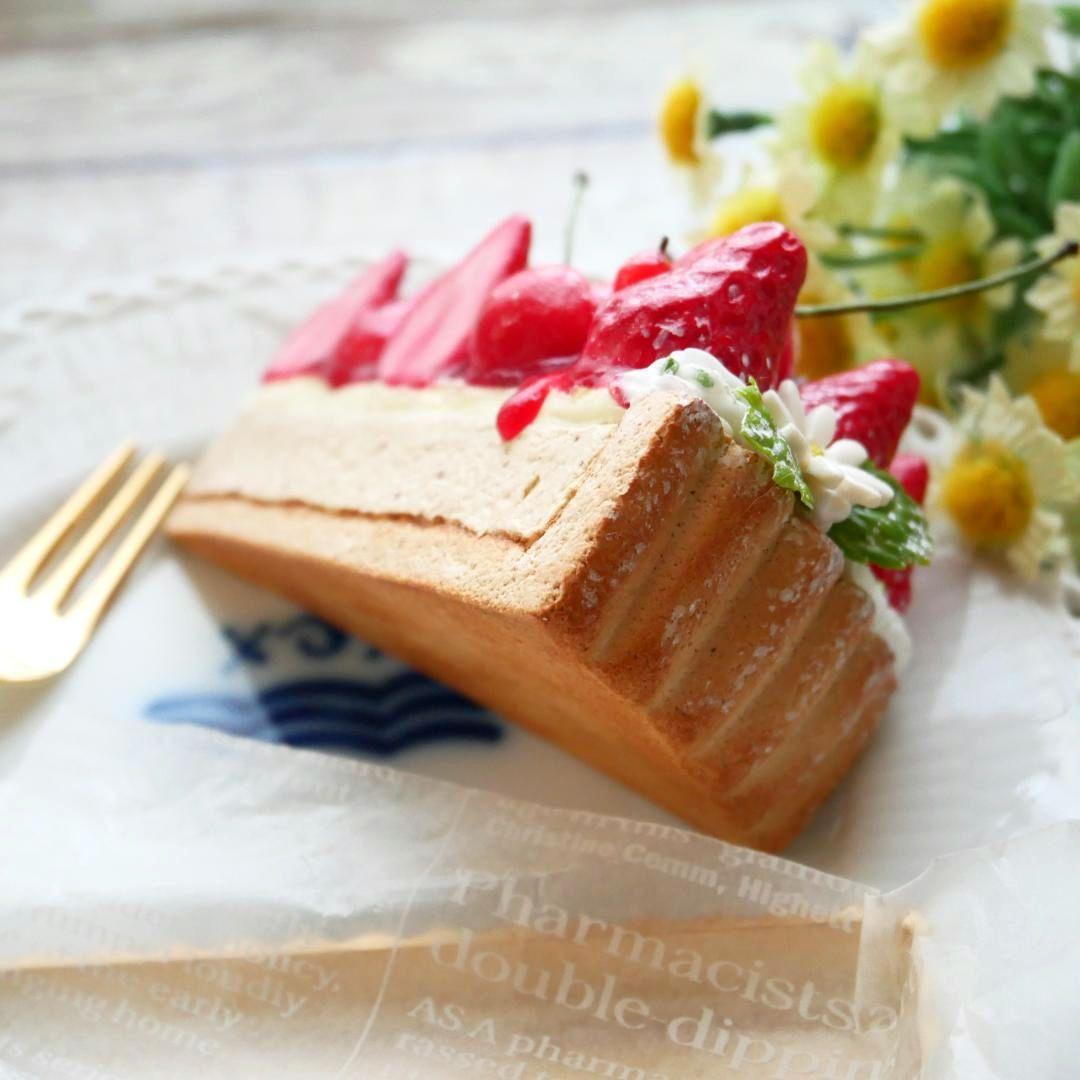 フェイクスイーツ◆贅沢♡苺とさくらんぼのホールカット型タルト◆リアルサイズケーキ