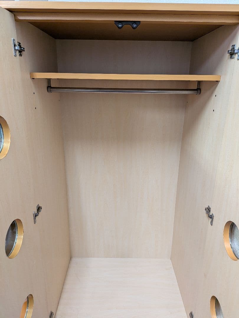 船・潜水艦など船舶が好きな方へ！おしゃれなガラスの丸窓クローゼット/洋服タンス