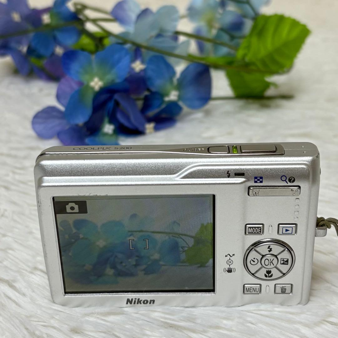 Nikon カメラ　COOLPIX S200 シルバー　コンデジ　動作品
