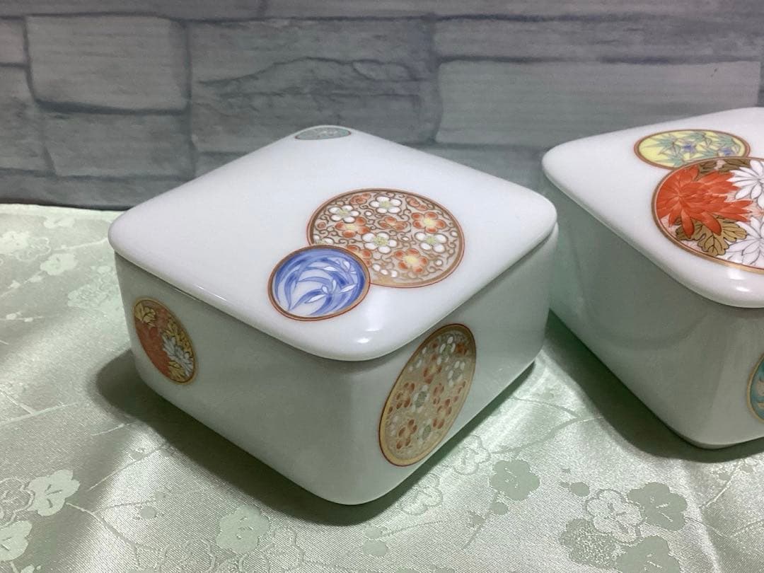 深川製磁 寿赤絵 チョコレートカップ　蓋付き角鉢