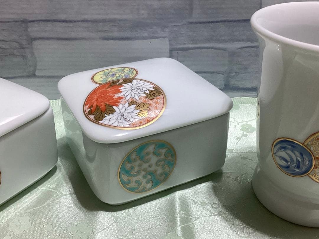 深川製磁 寿赤絵 チョコレートカップ　蓋付き角鉢