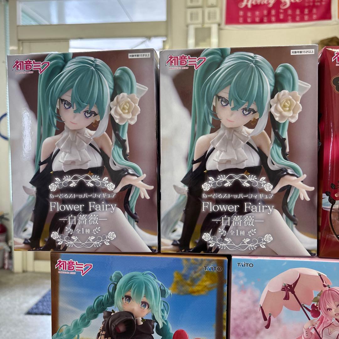 初音ミクフィギュアまとめ売り24個　桜ミク　雪ミク　ザクぐるみ　シャアザクぐるみ
