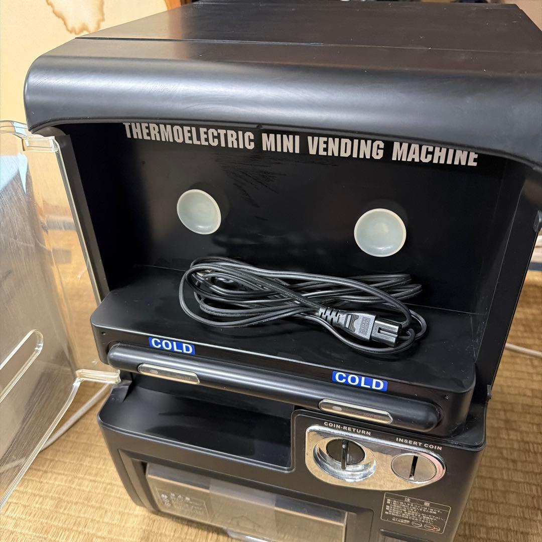 自動販売機型保冷庫　冷蔵庫　 avm-400