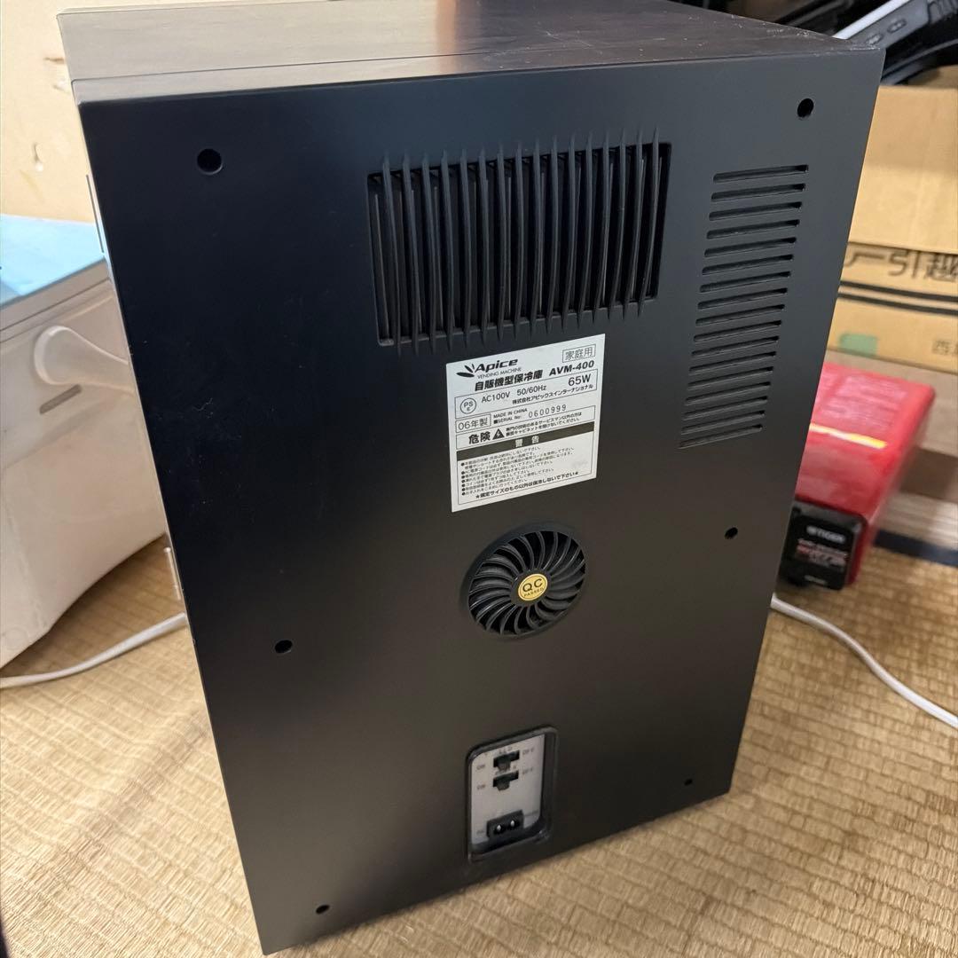 自動販売機型保冷庫　冷蔵庫　 avm-400