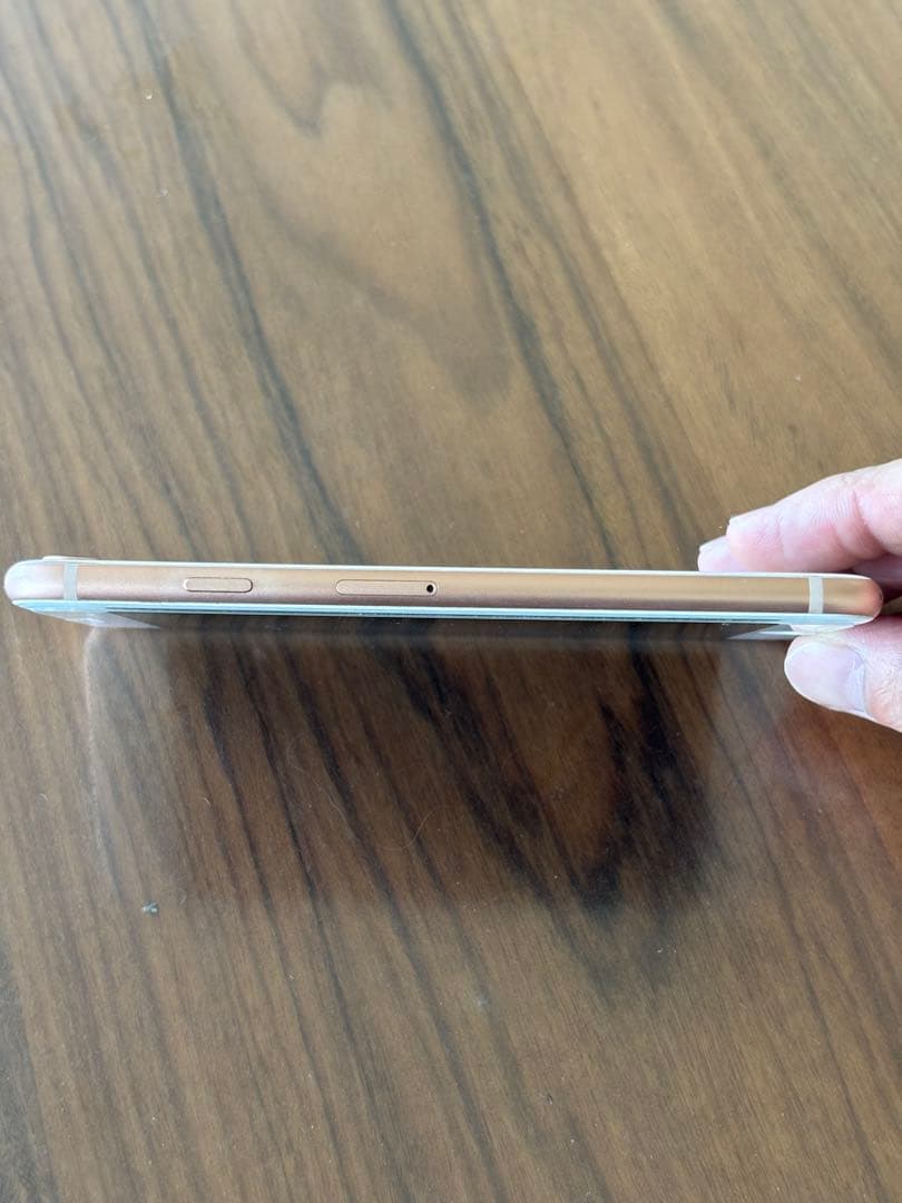 Apple iPhone8 ゴールド 64GB バッテリー97%