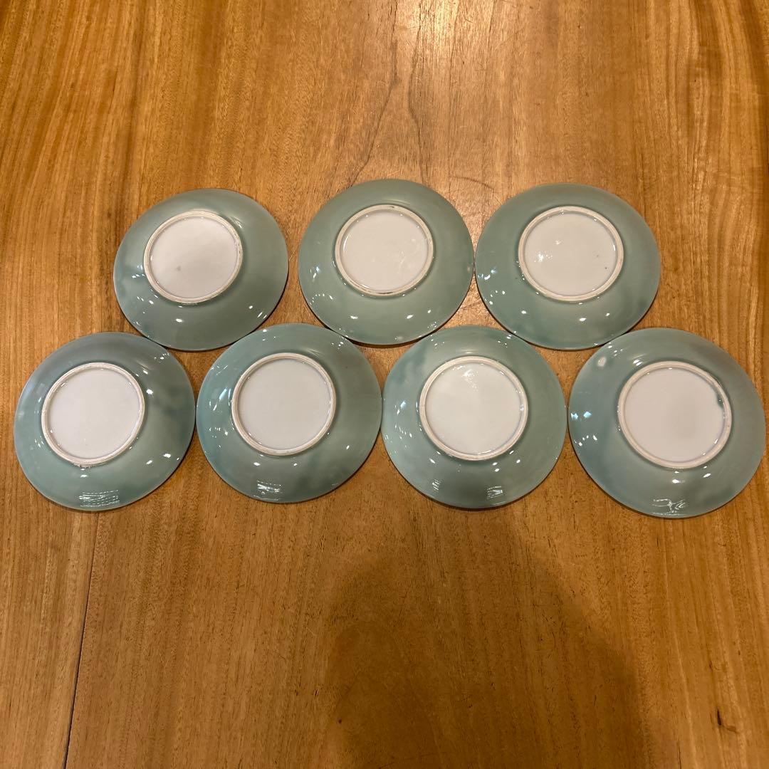 有田焼牡丹紋獅子陽刻皿 青白磁 平皿 小皿 獅子 和食器 骨董品 七枚