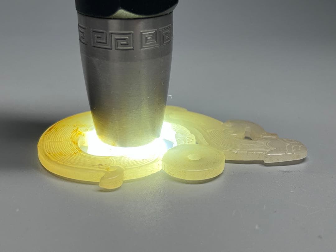 中国古美術　本物和田玉　根付け　浮き彫り　縁起物　戦漢竜　美品　アンティーク