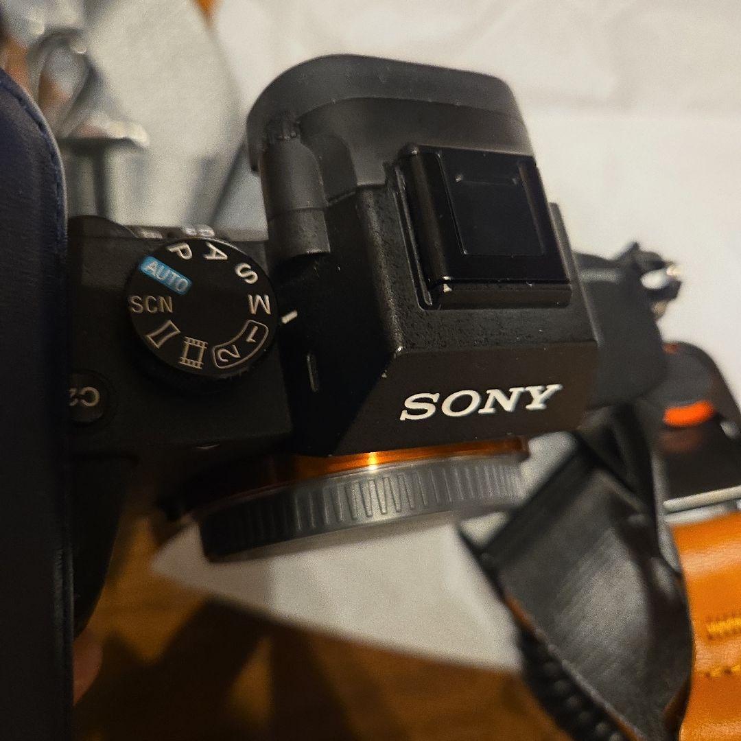 SONY α7 II ミラーレスカメラ 本体と付属品（新品三脚）