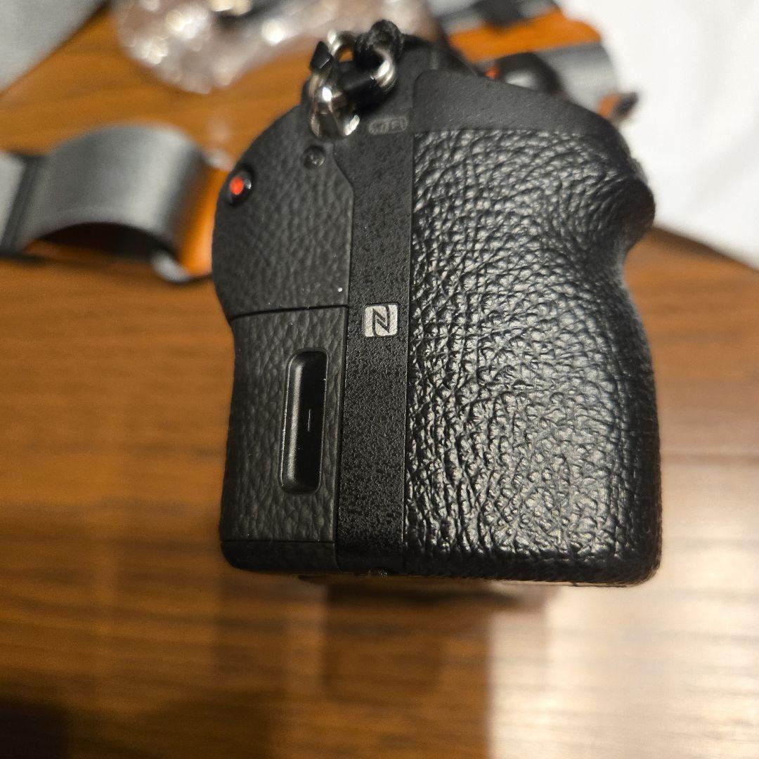 SONY α7 II ミラーレスカメラ 本体と付属品（新品三脚）