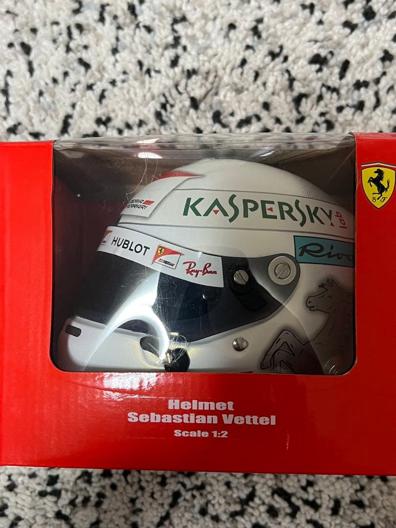 セバスチャン・ベッテル フェラーリ 2017年 1/2 ヘルメット