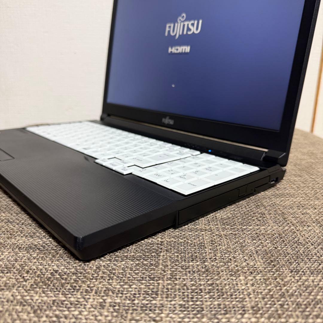 Fujitsu ノートPC 15.6 Windows 11 Pro 8GB