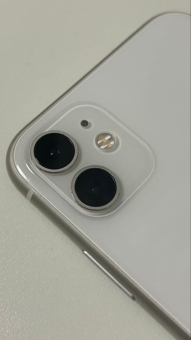 iPhone 11 ホワイト 128 GB SIMフリー
