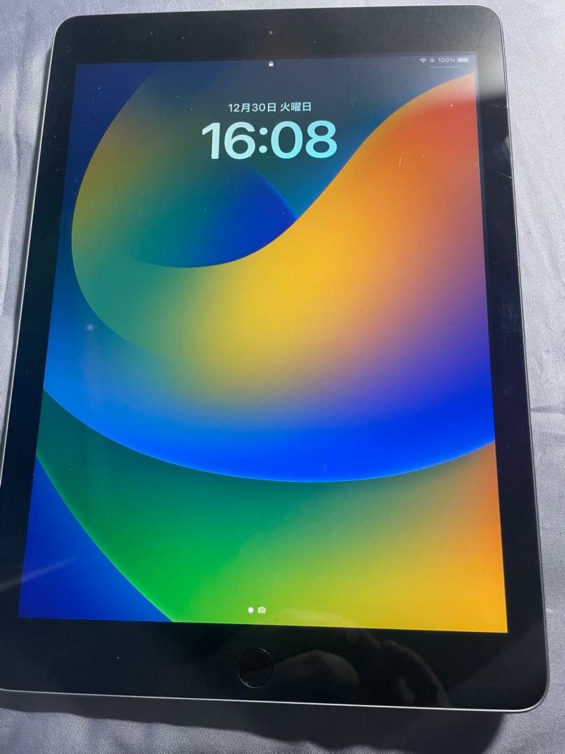 Apple iPad 第5世代 32Gシルバー【お値下げ不可】
