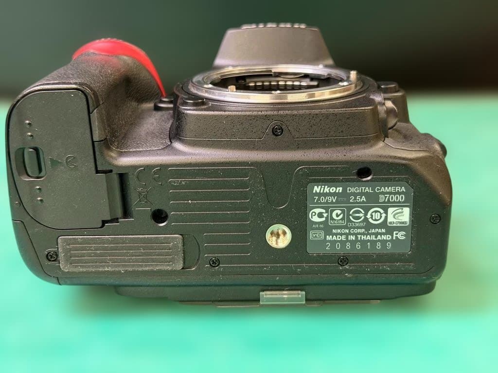 Nikon D7000 ショット数 408枚！ 純正レンズ２本付き