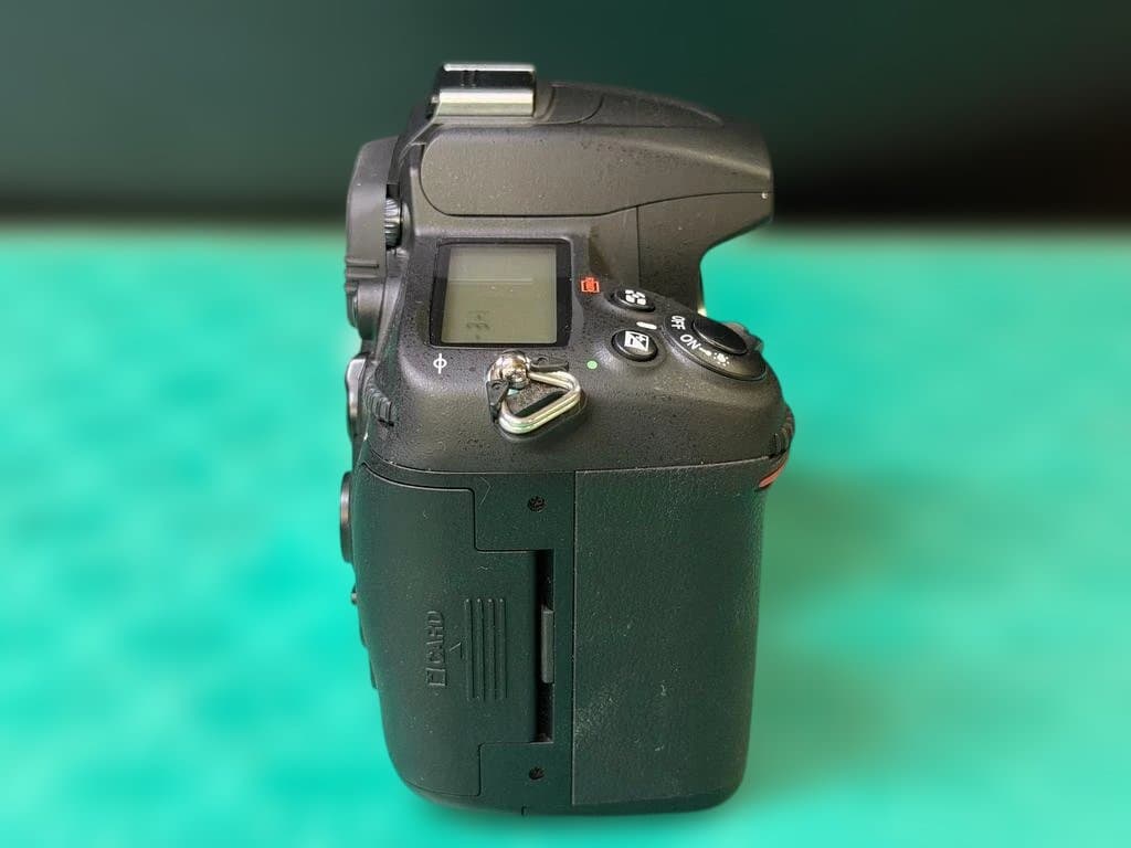 Nikon D7000 ショット数 408枚！ 純正レンズ２本付き