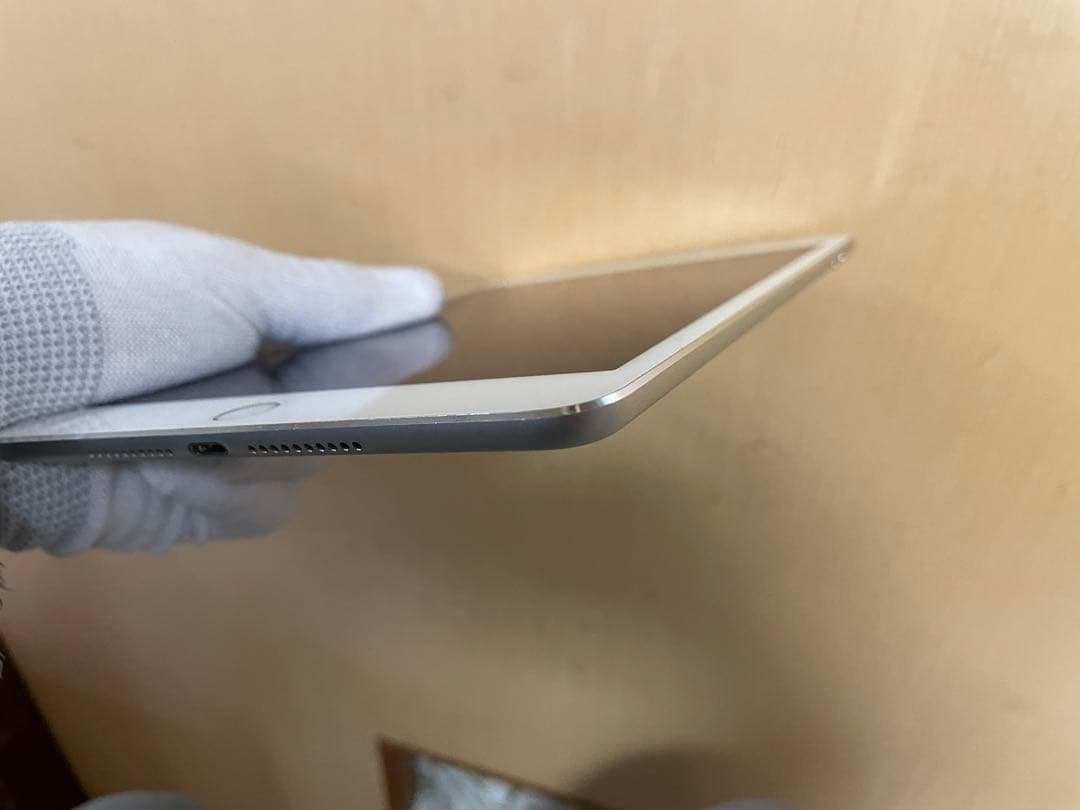 Apple iPad mini 4本体　16GB