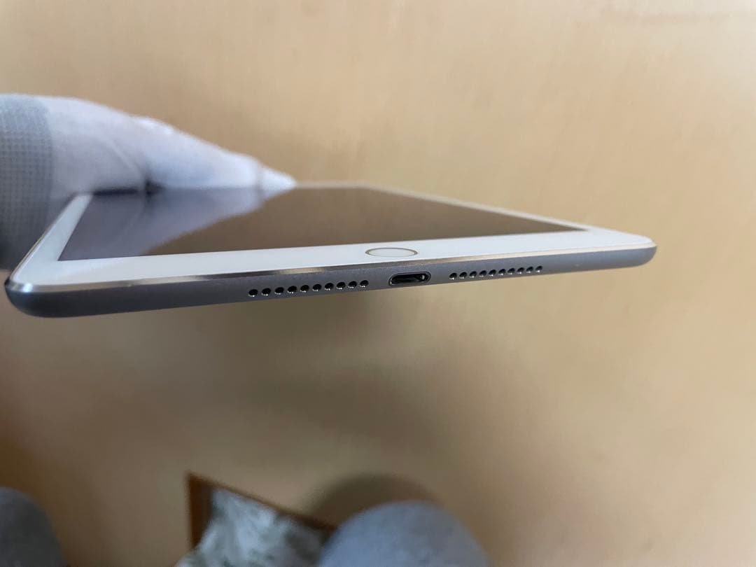 Apple iPad mini 4本体　16GB