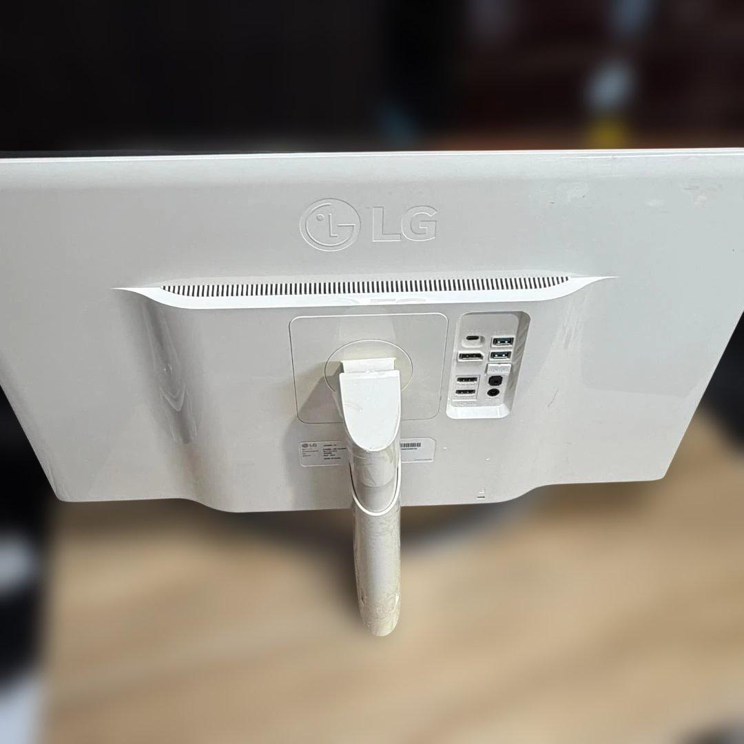 LG UltraHD 27インチ 4K ディスプレイ 27UD88-W