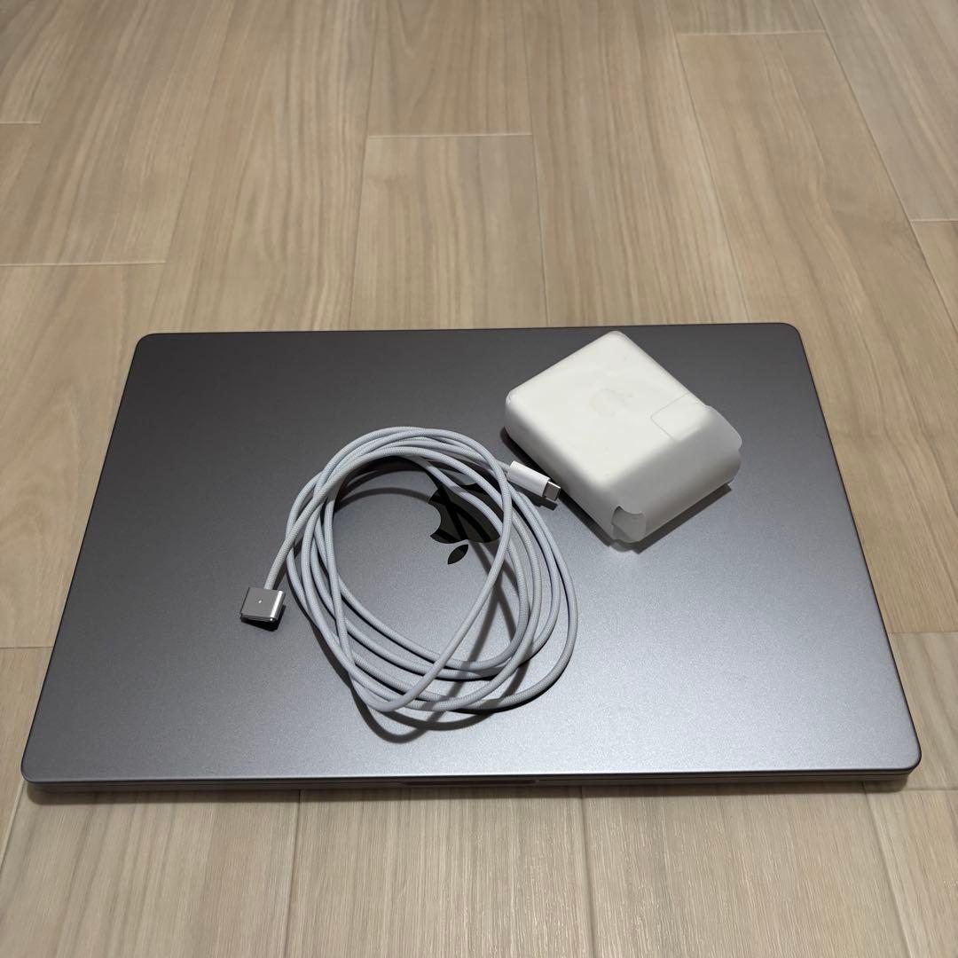ぴ*ね様 【画面横線】Apple MacBook Pro 16インチ M1MAX