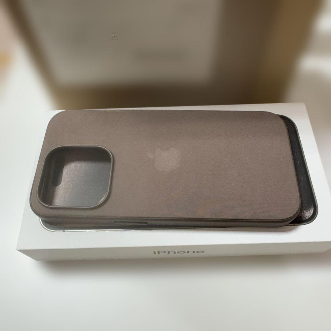 iPhone 15 Pro ファインウーブンケース ブラウンcover