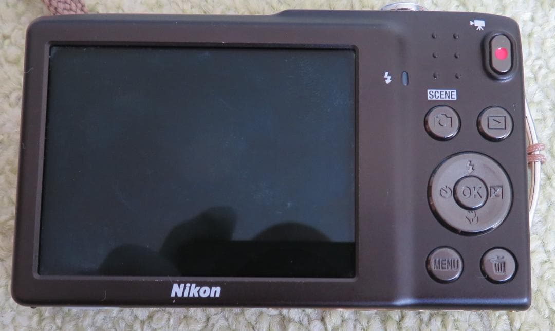 ■　動作済/Nikon COOLPIX S3300/光学6倍/1.6M/金　■