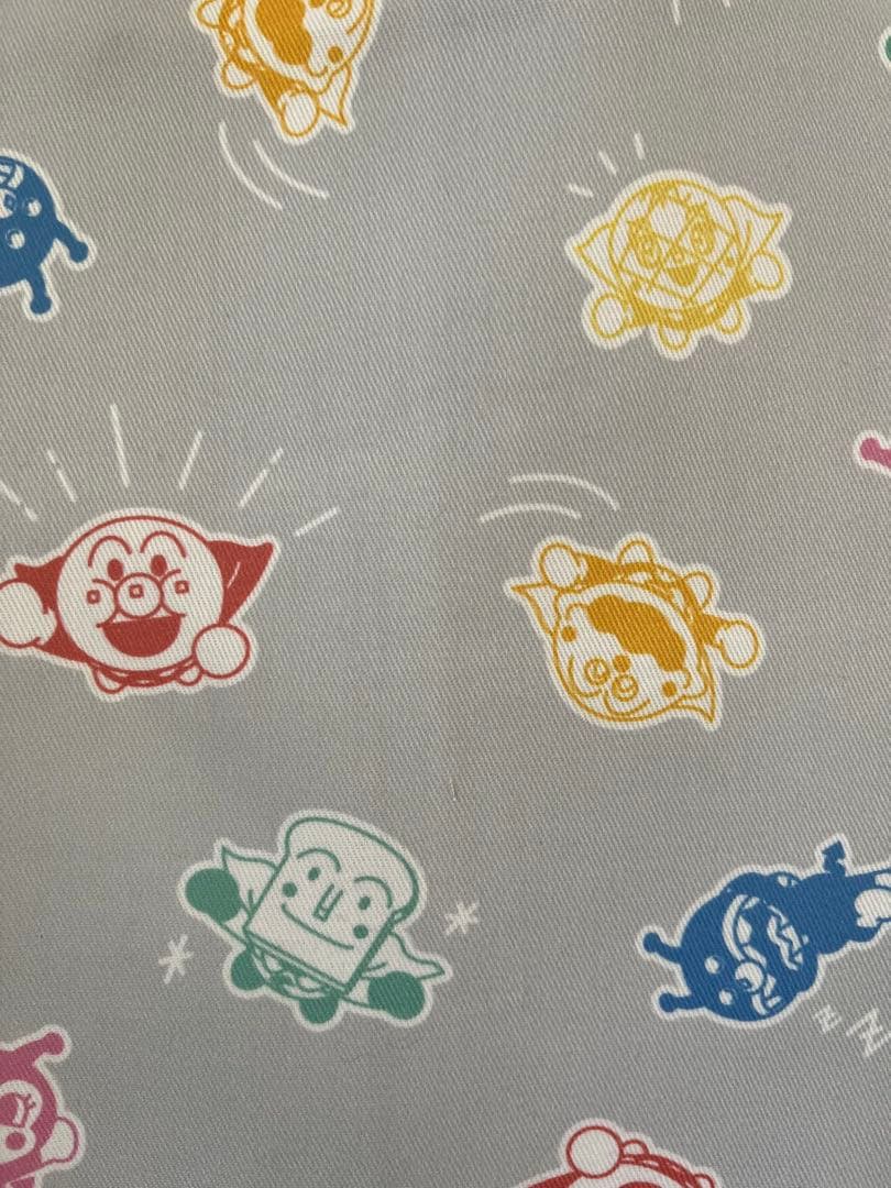 新品未使用品　アンパンマンエプロン＆サンリオ　クロミエプロン２枚セット