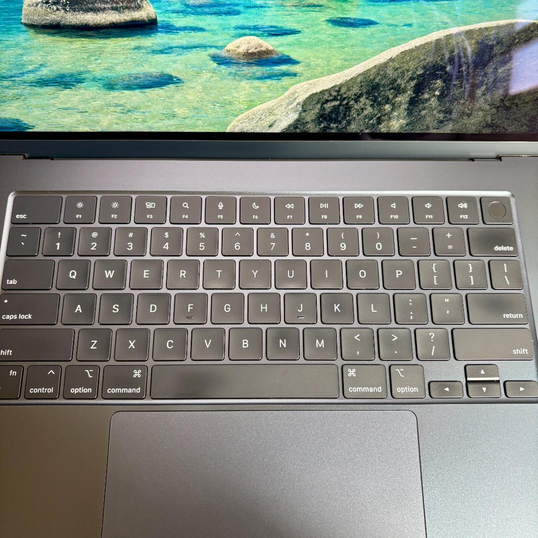 y*i様 【美品】MacBook Air 15インチ M2 16GB 512GB