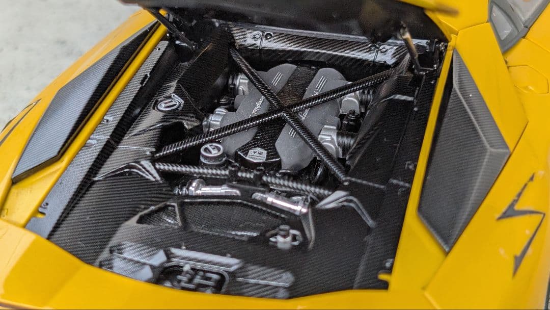 【ストロボ入り】1/18 ランボルギーニ アヴェンタドール LP740-4 S