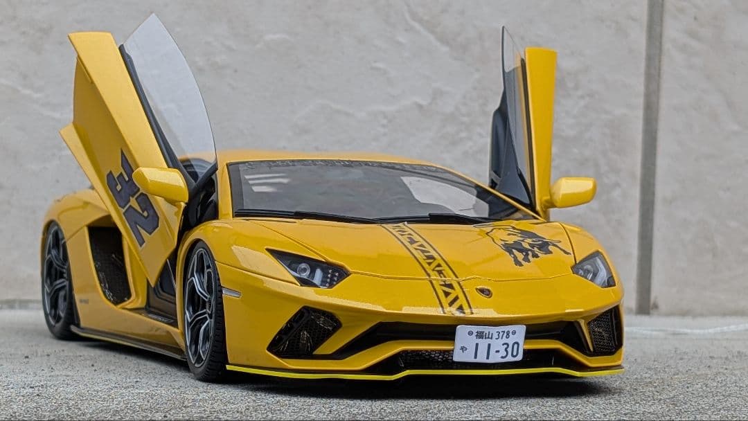 【ストロボ入り】1/18 ランボルギーニ アヴェンタドール LP740-4 S