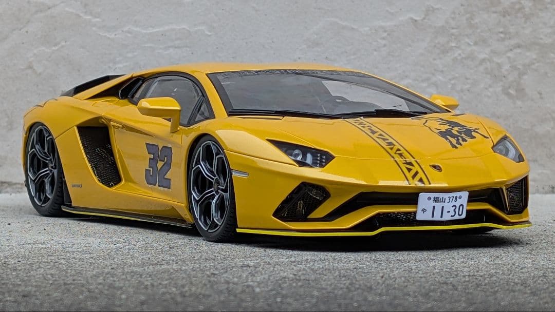 【ストロボ入り】1/18 ランボルギーニ アヴェンタドール LP740-4 S
