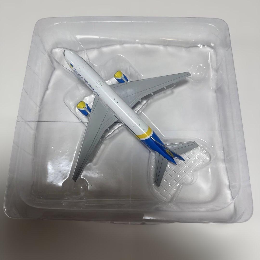国際航空　B777-200ER UR-GOA
