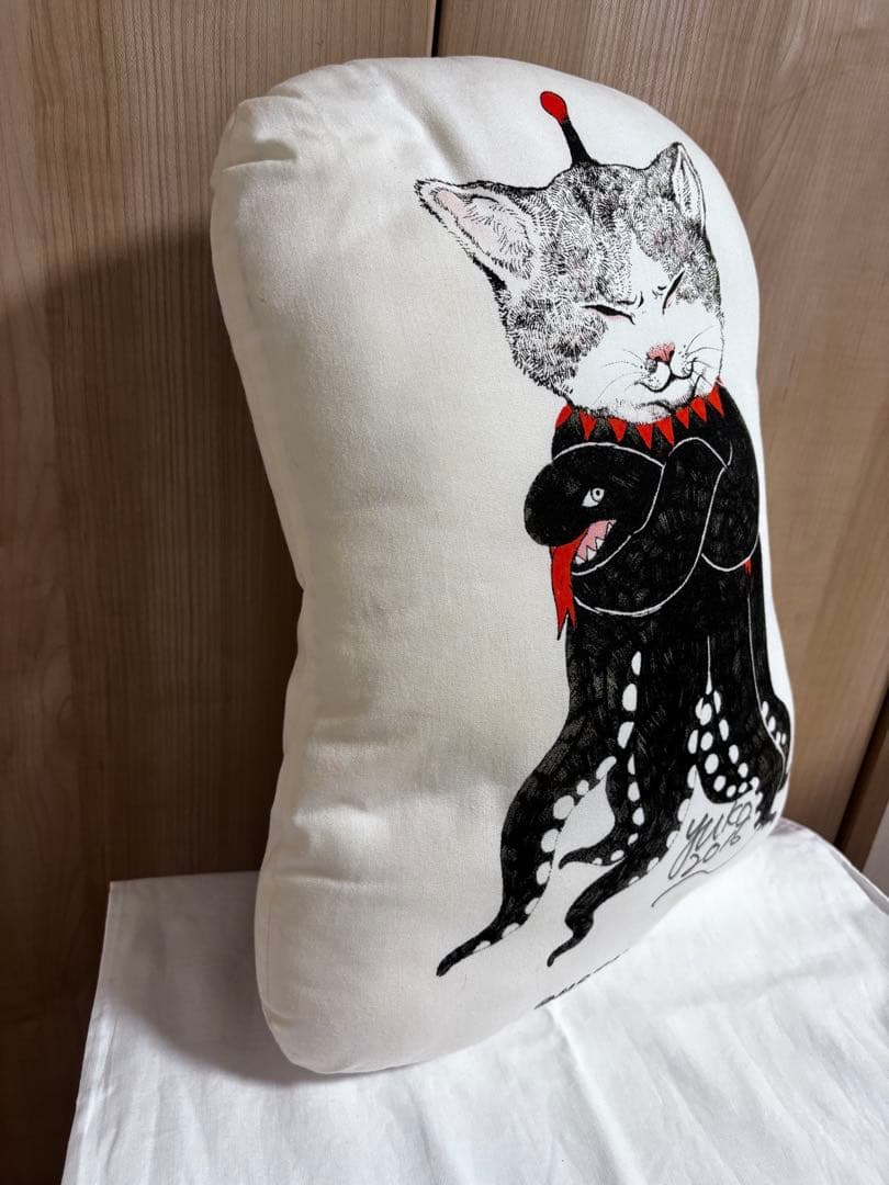 ヒグチユウコ　ギュスターヴ君　サイン入りクッション