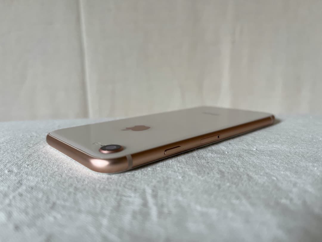 【バッテリー100%】iPhone 8 GOLD 256GB SIM FREE