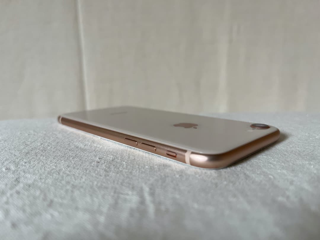 【バッテリー100%】iPhone 8 GOLD 256GB SIM FREE
