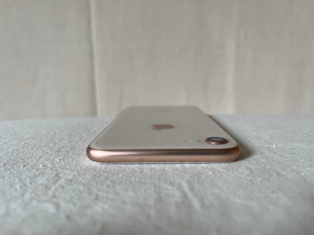 【バッテリー100%】iPhone 8 GOLD 256GB SIM FREE