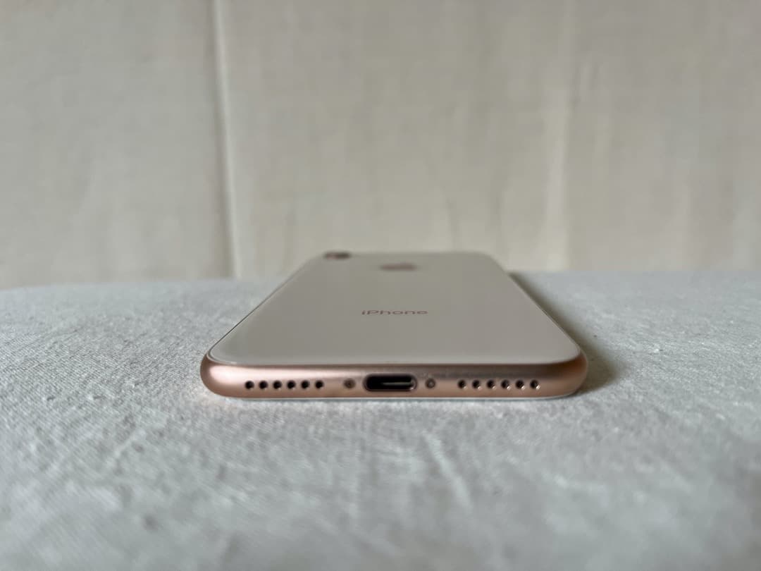 【バッテリー100%】iPhone 8 GOLD 256GB SIM FREE