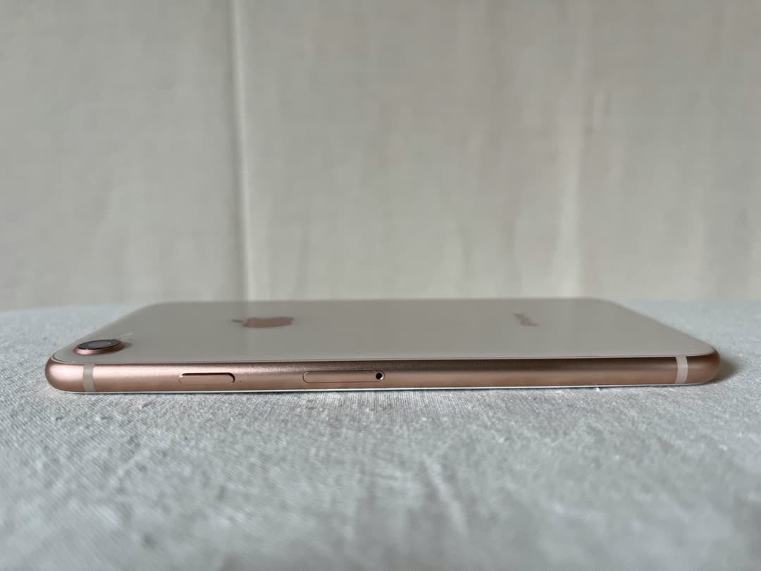 【バッテリー100%】iPhone 8 GOLD 256GB SIM FREE