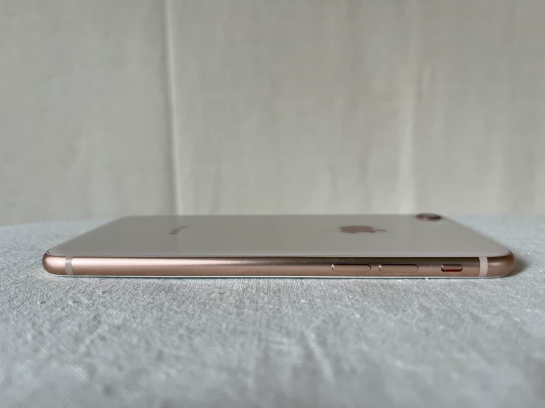 【バッテリー100%】iPhone 8 GOLD 256GB SIM FREE