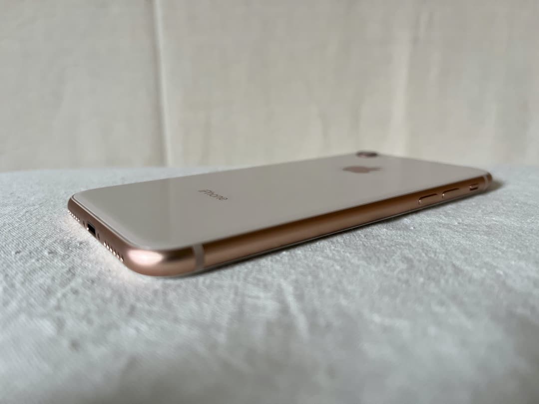 【バッテリー100%】iPhone 8 GOLD 256GB SIM FREE
