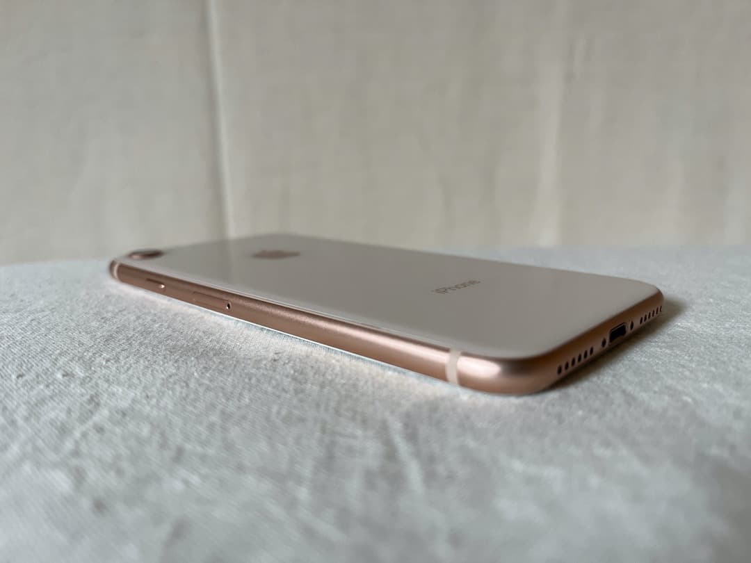 【バッテリー100%】iPhone 8 GOLD 256GB SIM FREE