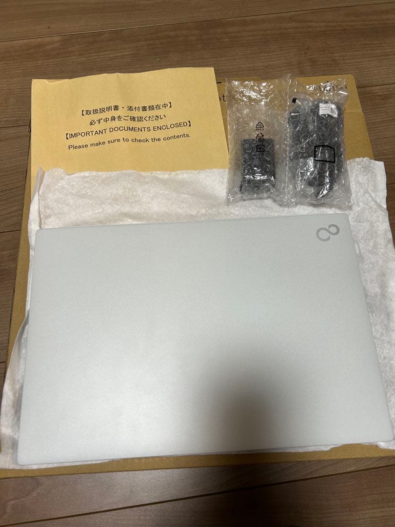 パソコン　FMV U550K3W ノートPC
