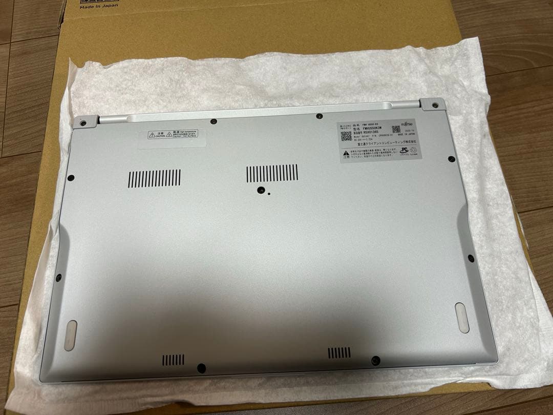 パソコン　FMV U550K3W ノートPC