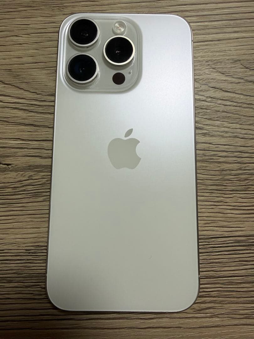 iPhone15Pro 本体 256GB 白 ajew エジュー ケース付き