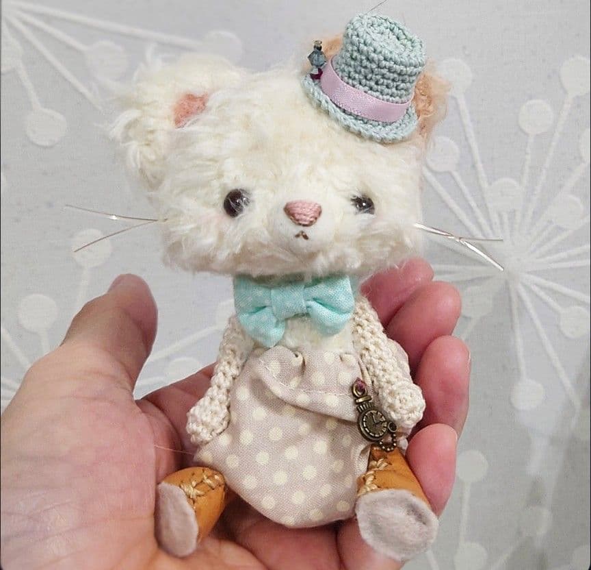 人気作家様（F-log様） 三毛猫 あみぐるみ ねこ 極美品