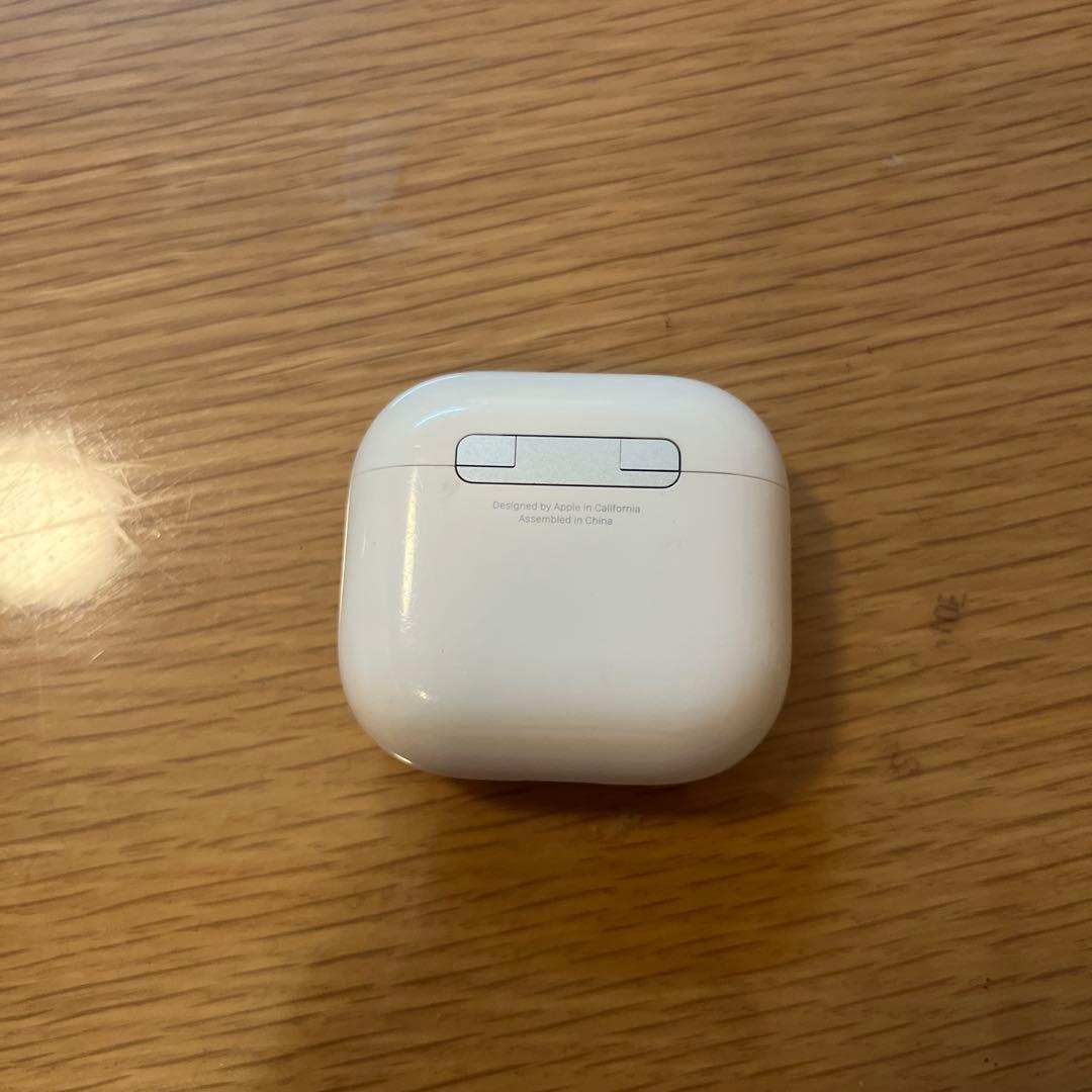 AirPods4 ノイズキャンセリングモデル　充電ケースのみ